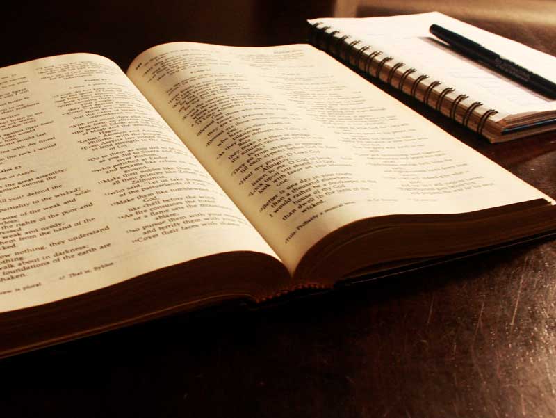 Biblia y cuadreno